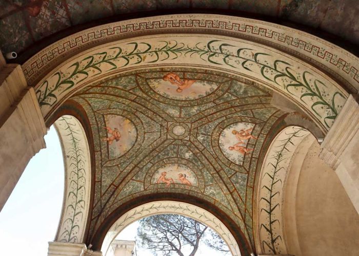 image of a domed ceiling of the Etruscan museum in Rom with intricate floral designs in reds and pinks